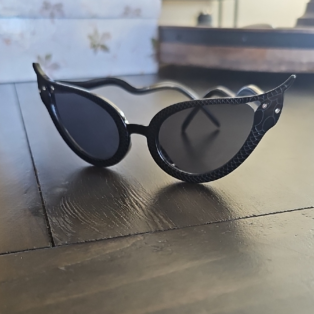 Serpent Black Cat Eye Sunglasses